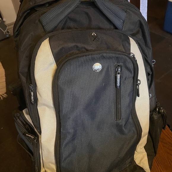 NEW TARGUS BACKPACK/LAPTOP BAG 2 AVAILABLE - Picture 1 of 2